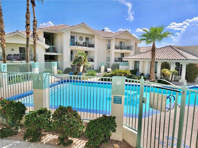 view of swimming pool