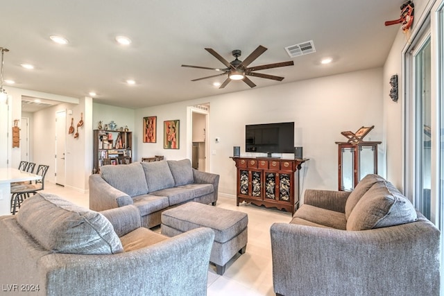 living room with a ceiling fan, recessed lighting, visible vents, and baseboards