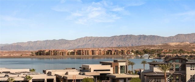 water view featuring a mountain view