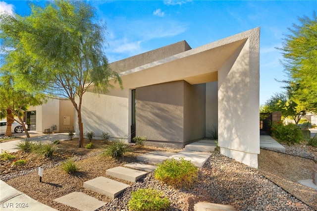 view of front of home featuring a patio