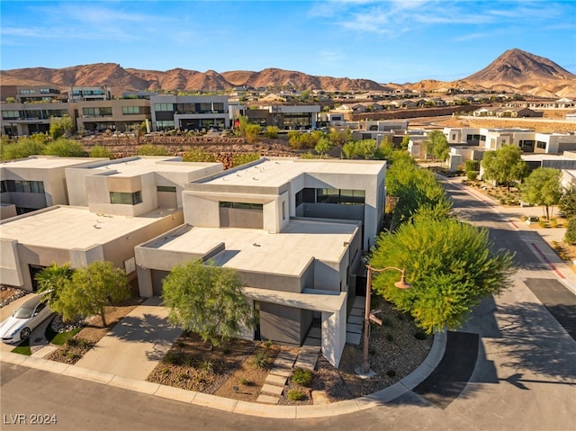 bird's eye view with a mountain view