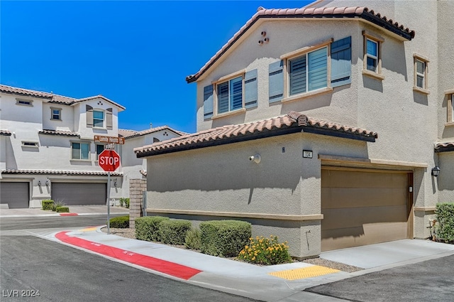 view of front facade with a garage