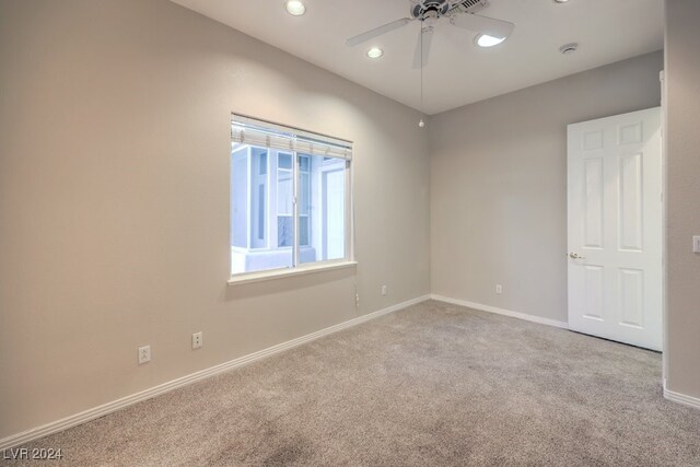 carpeted empty room featuring ceiling fan