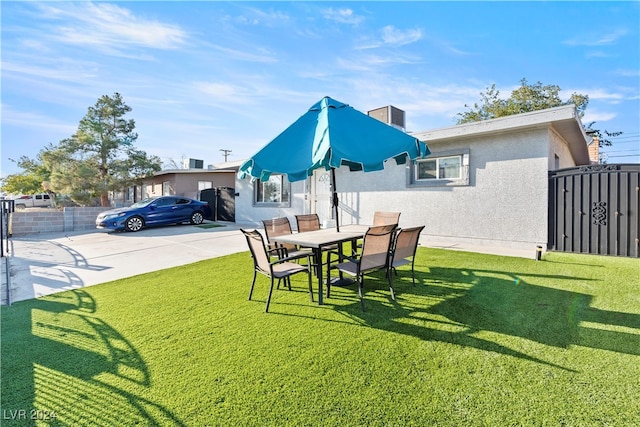 view of yard with a patio