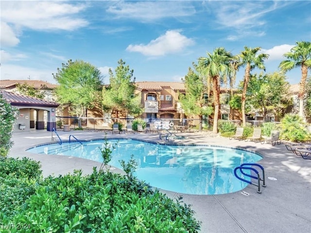 view of swimming pool featuring a patio