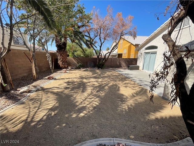 view of yard with a patio area