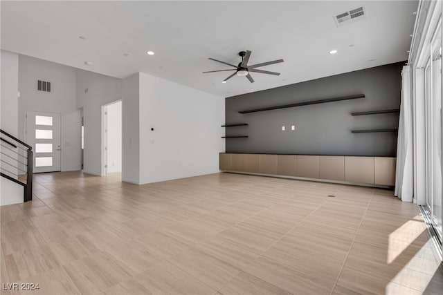 empty room featuring ceiling fan