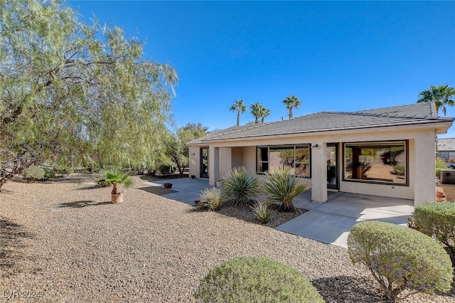 view of front of property featuring a patio