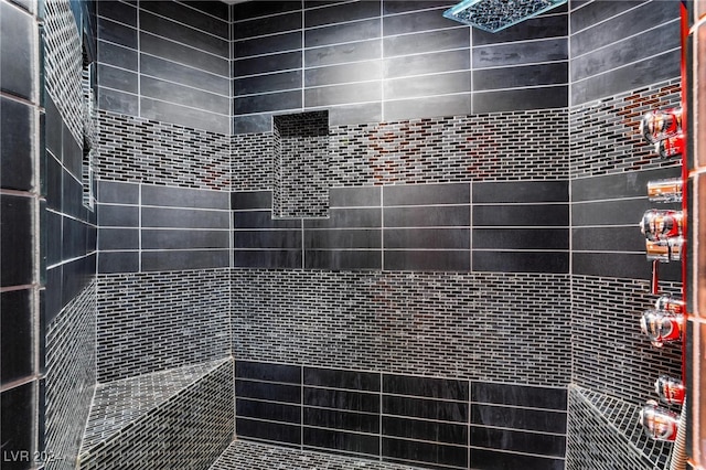 bathroom featuring tiled shower