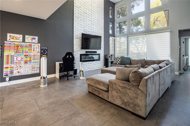 living room featuring a healthy amount of sunlight and a towering ceiling