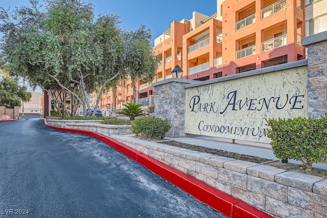 view of community / neighborhood sign