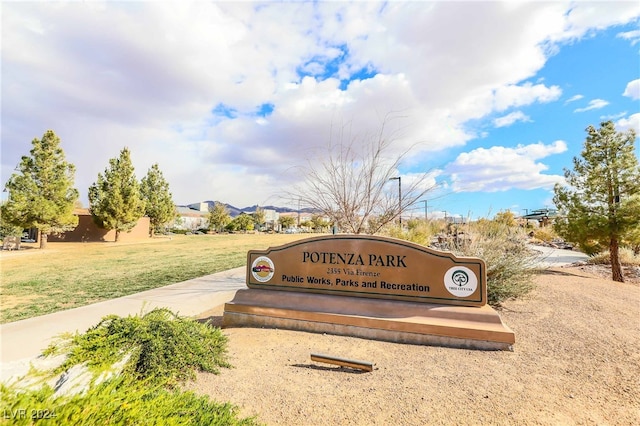 community sign with a lawn