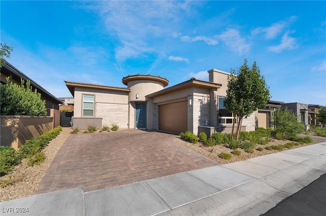 view of front facade featuring a garage