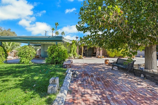 view of front of house featuring a front yard and a patio area