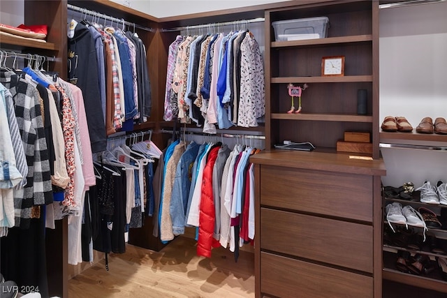 walk in closet with hardwood / wood-style floors