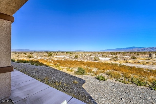 view of yard with a mountain view