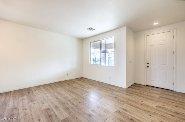 unfurnished room featuring light wood-style flooring, recessed lighting, visible vents, and baseboards