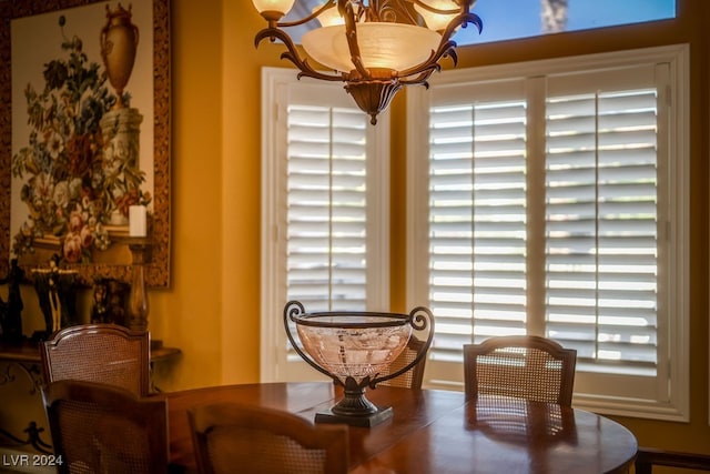 sitting room featuring a notable chandelier