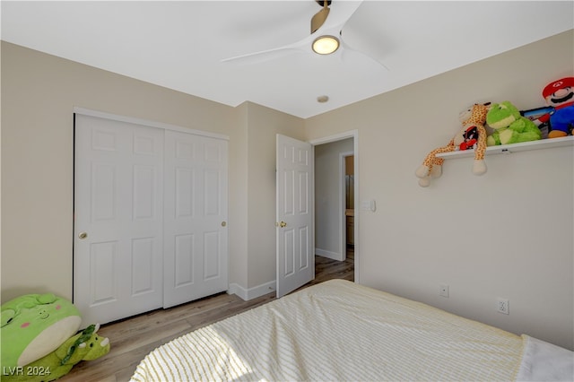 bedroom featuring light hardwood / wood-style flooring, a closet, and ceiling fan