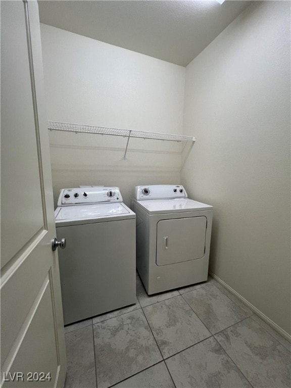 laundry room with washing machine and dryer