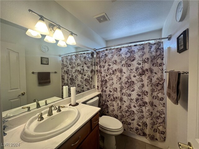 bathroom featuring vanity, toilet, a shower with shower curtain, and a textured ceiling