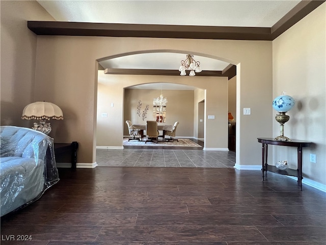 entryway with an inviting chandelier