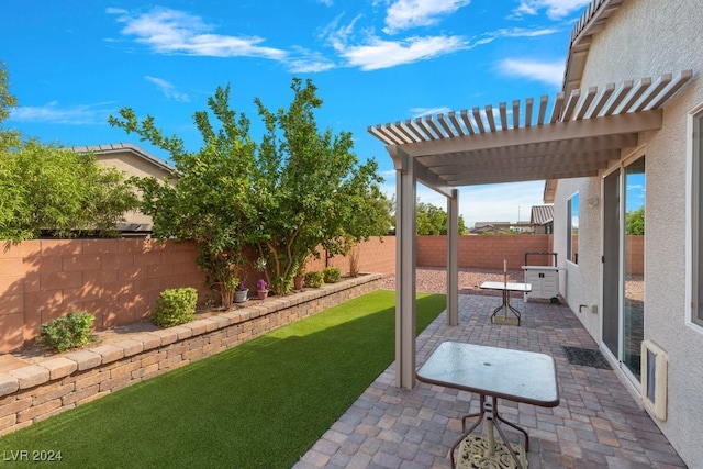 view of yard with a patio and a pergola