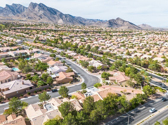 drone / aerial view featuring a mountain view