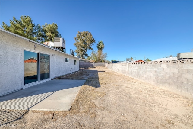 view of yard with a patio area