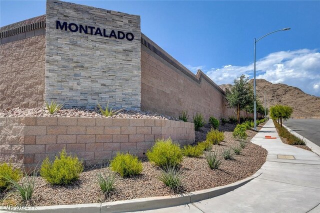 view of community / neighborhood sign