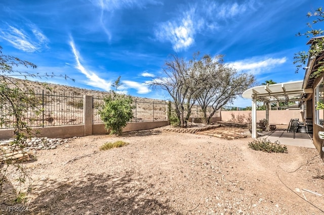 view of yard with a patio area, a fenced backyard, and a pergola