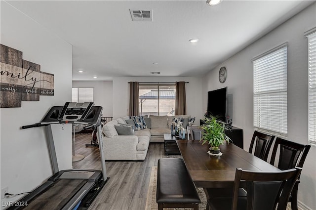 dining area featuring visible vents, wood finished floors, and recessed lighting