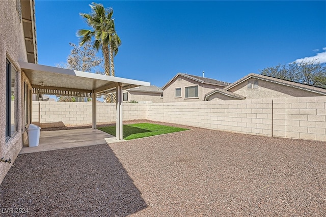 view of yard featuring a patio area