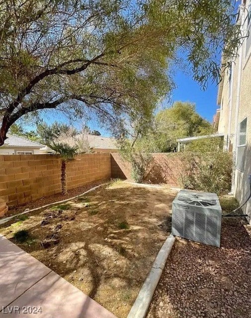 view of yard with central AC unit