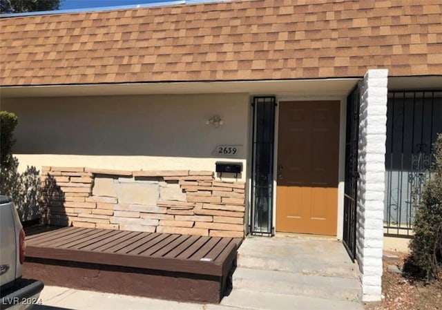 property entrance with a wooden deck