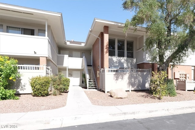 view of front of property