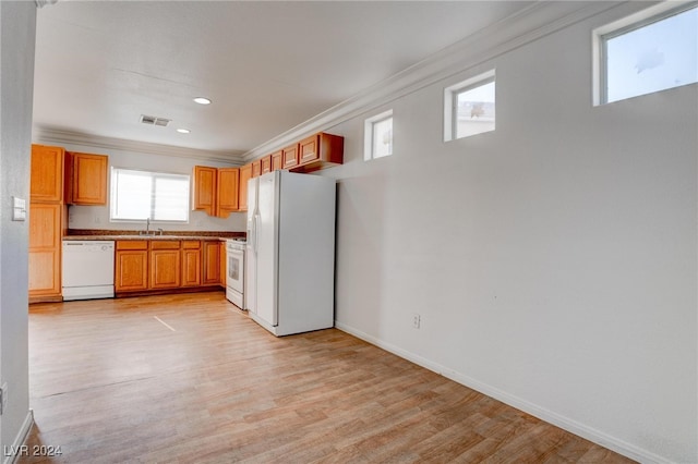 kitchen with sink, light hardwood / wood-style flooring, ornamental molding, and white appliances