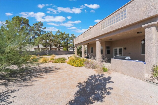 view of yard with a patio