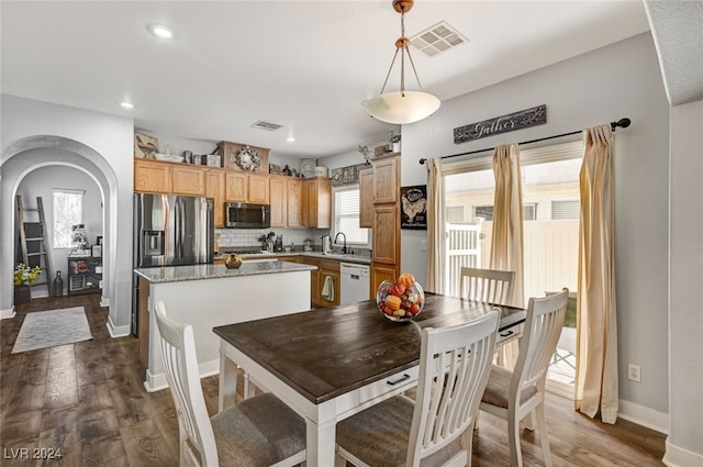 kitchen with visible vents, a center island, appliances with stainless steel finishes, and decorative light fixtures