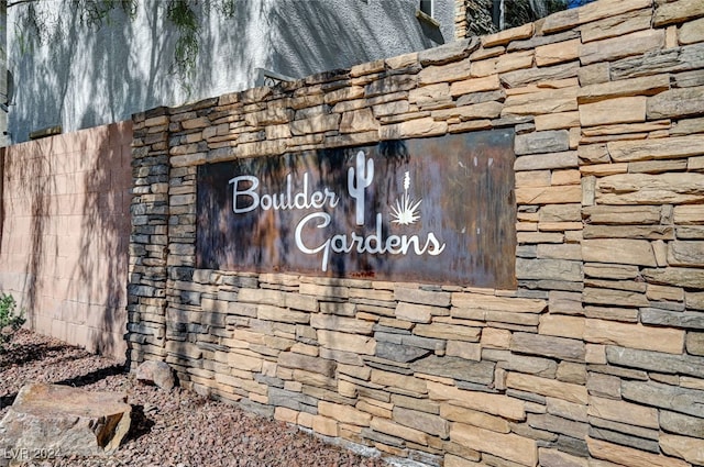 view of community / neighborhood sign