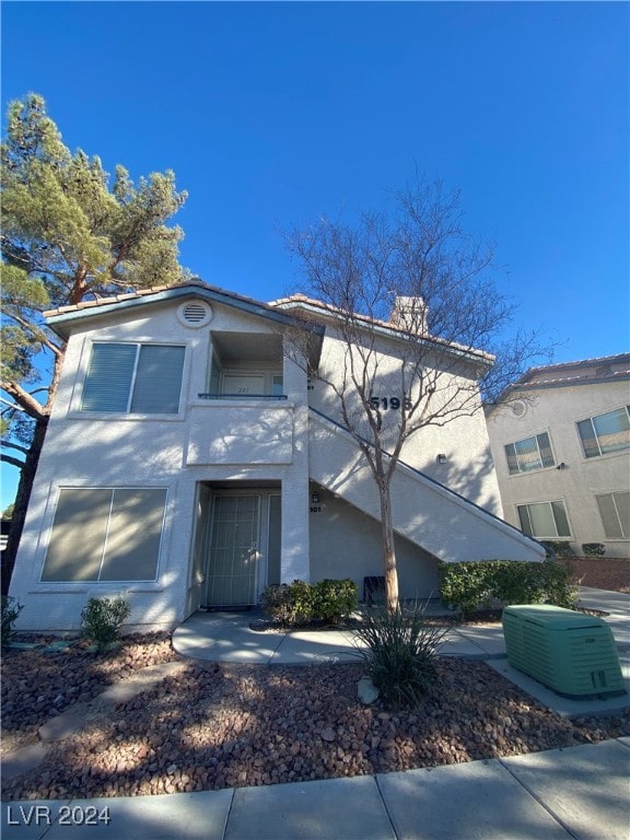 view of front of property with a balcony