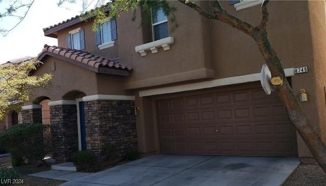 view of front facade with a garage