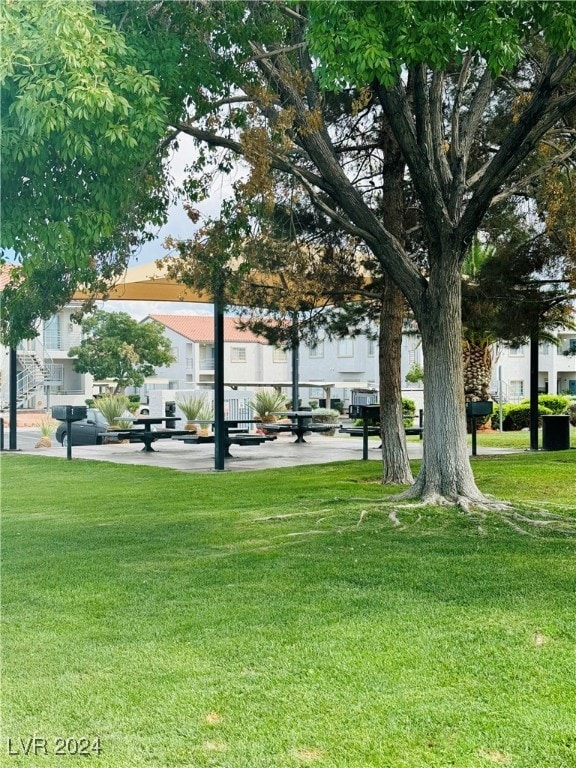 view of home's community featuring a lawn