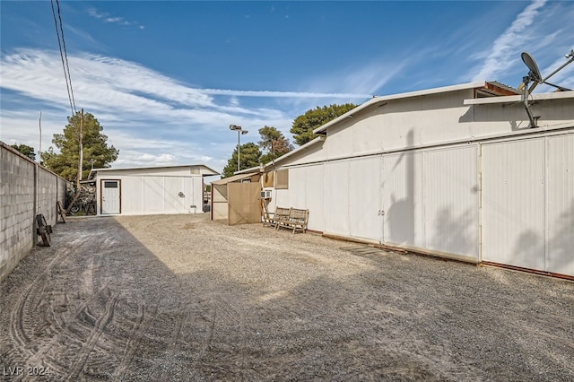 view of yard with an outdoor structure