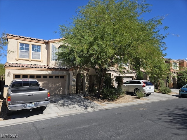 view of front facade featuring a garage