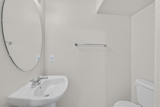 bathroom featuring sink and toilet