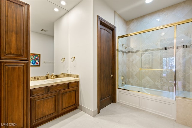 full bathroom featuring vanity, visible vents, recessed lighting, enclosed tub / shower combo, and baseboards