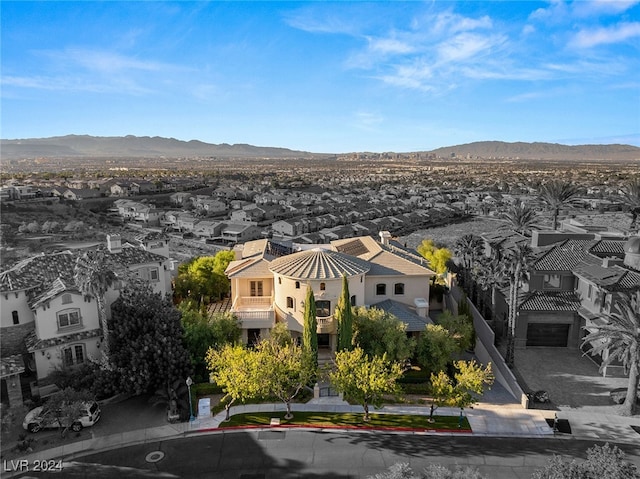 bird's eye view with a mountain view