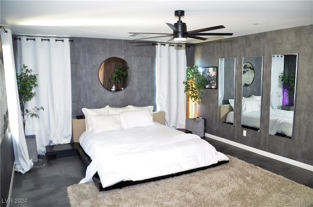 bedroom with ceiling fan