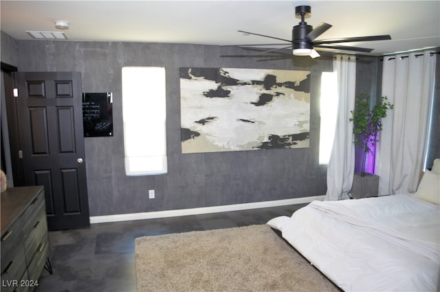 bedroom with ceiling fan